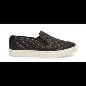 🖤NEW STEVE MADDEN 8.5 M black quilted slip-on sneakers 🖤